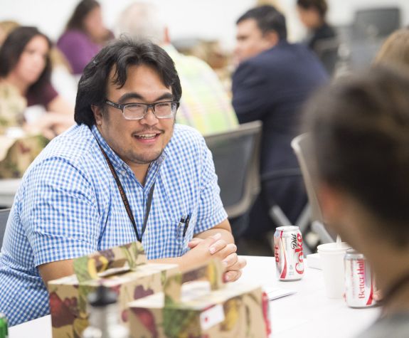 students eating lunch together